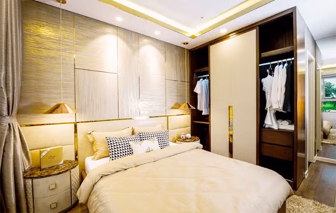 Phòng ngủ master của căn hộ có diện tích từ 94 – 95m² được bố trí sang trọng. Phòng ngủ master của căn hộ có diện tích từ 94 – 95m² được bố trí sang trọng.