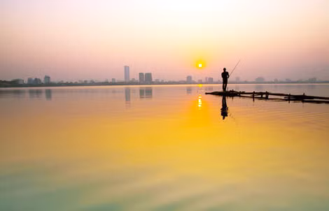 Hoàng hôn Hồ Tây. Ảnh: LG.