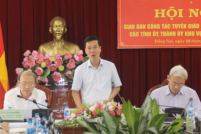 Đồng chí Võ Văn Thưởng phát biểu chỉ đạo tại hội nghị.