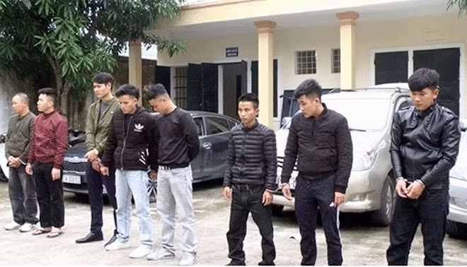 Các đối tượng tại Công an huyện Diễn Châu. Các đối tượng tại Công an huyện Diễn Châu.