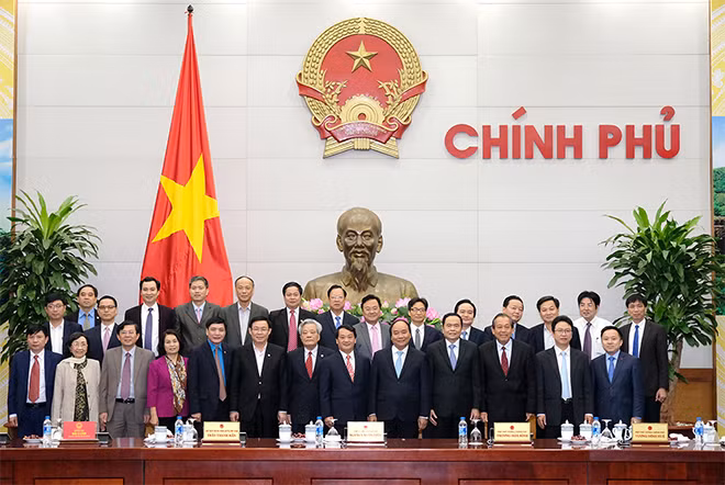Thủ tướng và các Phó Thủ tướng làm việc với lãnh đạo Ủy ban Trung ương MTTQ Việt Nam. Ảnh: VGP/Quang Hiếu