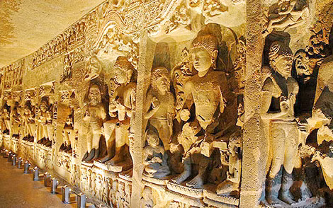 Những bức tượng Phật được chạm khắc tinh vi tại chùa hang Ajanta, Ấn Độ.