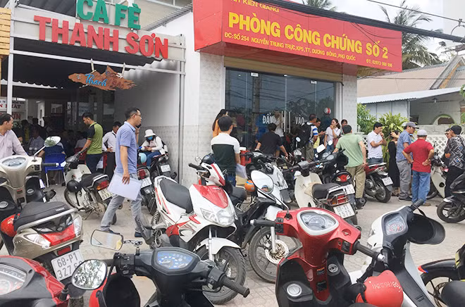 Văn phòng Công chứng số 2 trên đường Nguyễn Trung Trực, thị trấn Dương Đông, huyện Phú Quốc. Văn phòng Công chứng số 2 trên đường Nguyễn Trung Trực, thị trấn Dương Đông, huyện Phú Quốc.