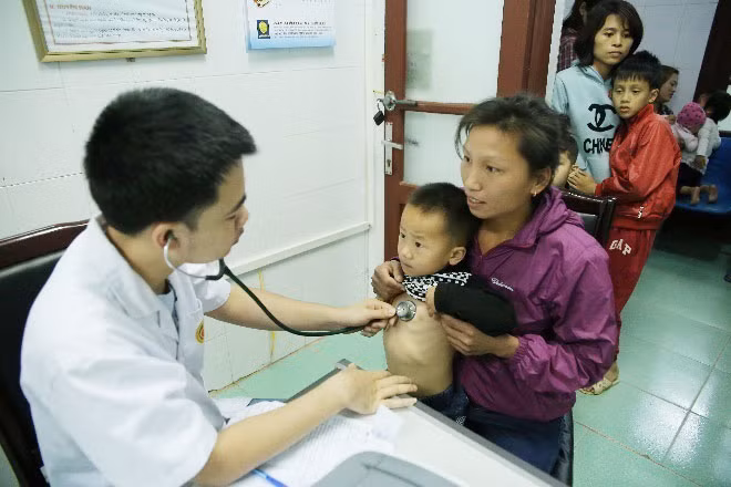 Tháo gỡ các vướng mắc về thanh toán BHYT, người bệnh được lợi.