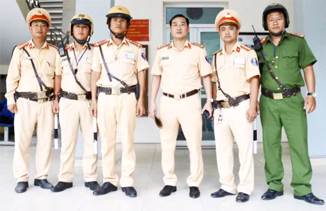 CBCS tổ công tác tham gia ngăn chặn, bắt giữ các đối tượng có hung khí.