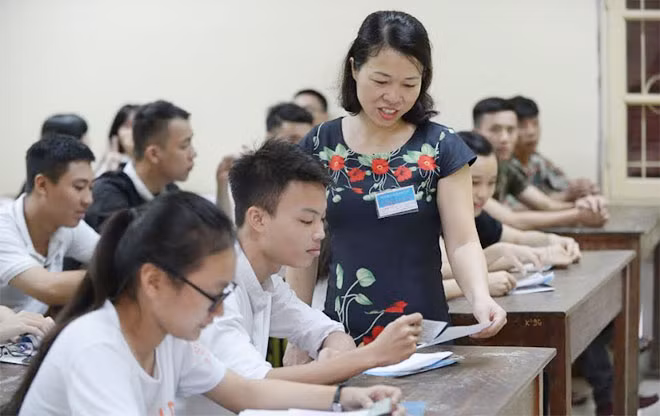 Kỳ thi tuyển sinh vào lớp 10 công lập tại Hà Nội sẽ diễn ra vào ngày 7-6. Kỳ thi tuyển sinh vào lớp 10 công lập tại Hà Nội sẽ diễn ra vào ngày 7-6.
