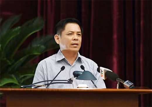 Bộ trưởng Bộ Giao thông Vận tải Nguyễn Văn Thể phát biểu tại phiên thảo luận.