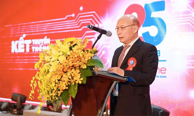 Chủ tịch HĐTV Tổng công ty Viễn thông MobiFone phát biểu tại lễ kỷ niệm 25 năm thành lập MobiFone.