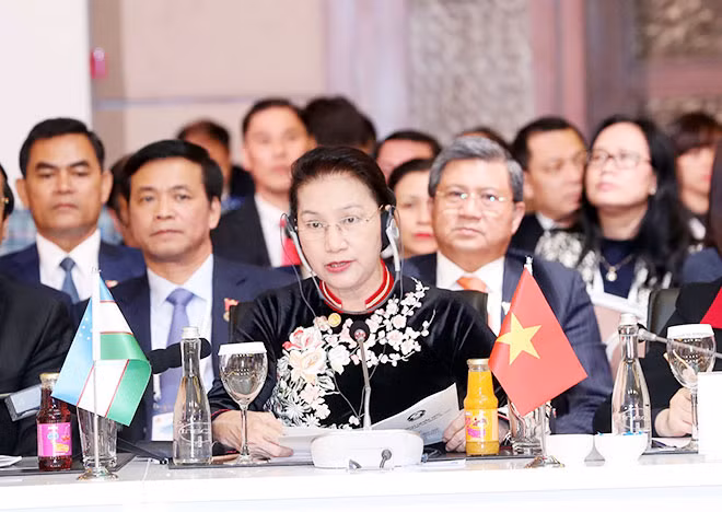 Chủ tịch Quốc hội Nguyễn Thị Kim Ngân phát biểu tại phiên toàn thể thứ nhất.