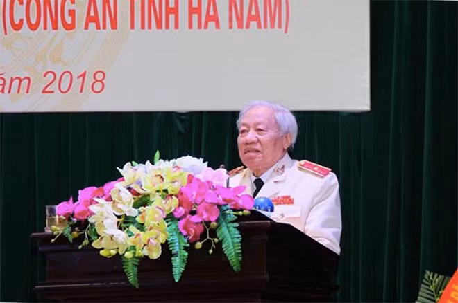 Thiếu tướng, Anh hùng lực lượng vũ trang nhân dân Phan Văn Lai, nguyên Phó văn phòng Ty Công an Hà Nam, nguyên Phó Tổng cục trưởng Tổng cục XDLL CAND, nguyên Chánh Thanh tra Bộ Công an – người đã nhiều năm đi tìm kỷ vật về Đội Công an Thiết Dũng