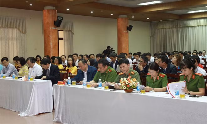 Các đại biểu dự lễ bế giảng. Các đại biểu dự lễ bế giảng.