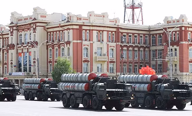 Hệ thống phòng không S-400 của Nga tại buổi tổng duyệt.