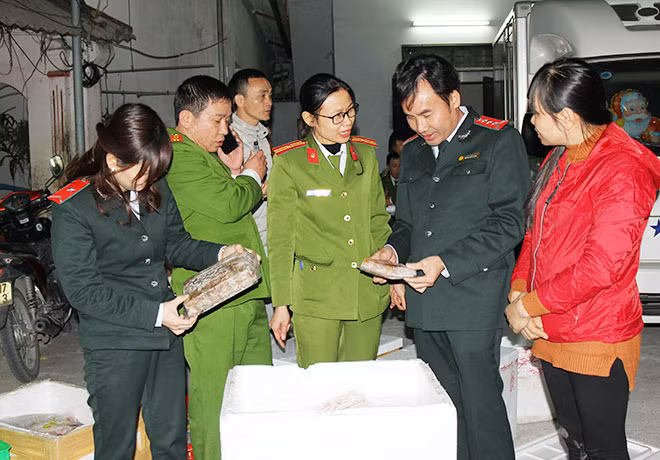 Lực lượng chức năng phát hiện một cơ sở sản xuất giá đỗ không đảm bảo ATTP tại tổ 7, phường Thanh Tuyền, TP Phủ Lý.