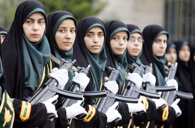 Nữ quân nhân Iran.