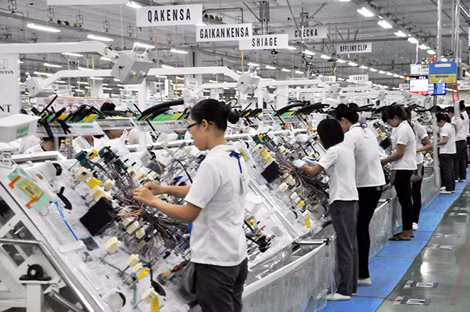 Vẫn đang có rất nhiều ý kiến xung quanh vấn đề lương và năng suất lao động. Vẫn đang có rất nhiều ý kiến xung quanh vấn đề lương và năng suất lao động.