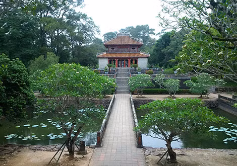 Lăng vua Minh Mạng. (ảnh do tác giả cung cấp). Lăng vua Minh Mạng. (ảnh do tác giả cung cấp).