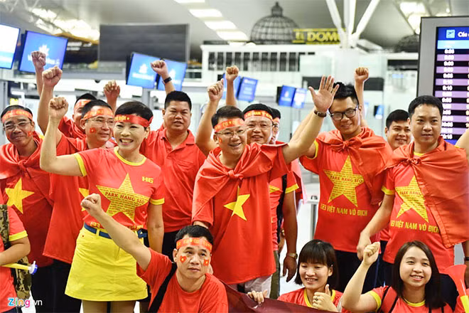 Sau kỳ tích tiếp theo của đội tuyển Olympic Việt Nam tại đấu trường ASIAD 2018, hàng loạt đơn vị lữ hành đã nhanh chóng ra mắt sản phẩm tour đi Indonesia xem đá bóng. Vietravel mở hành trình vào sáng 29/8 với mức giá từ 12.990.000 đến 15.990.000 đồng.