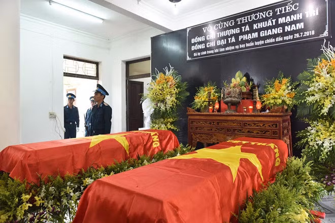 Sau lễ truy điệu, thi hài hai phi công được đưa về hỏa táng tại Đài hóa thân Hoàn Vũ, Văn Điển, thành phố Hà Nội và an táng tại quê nhà. Ảnh: Việt Hùng.