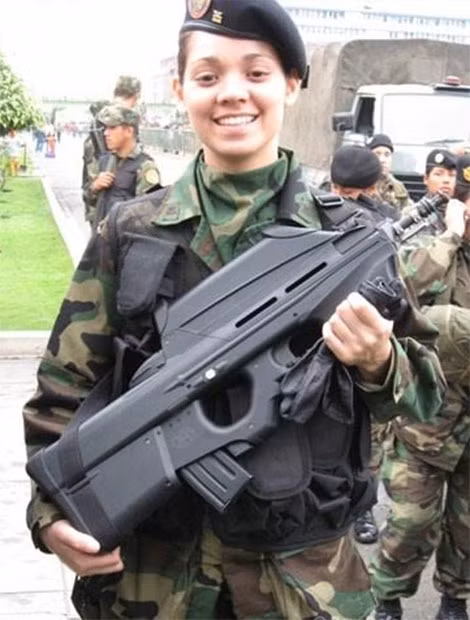 Nữ binh sĩ Thổ Nhĩ Kỳ.