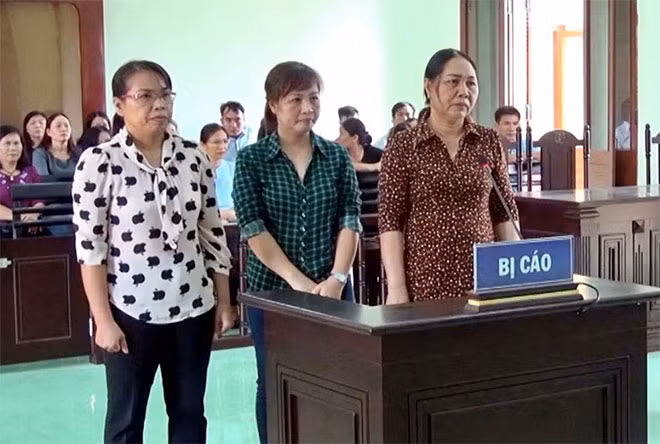 Do bị cáo Lê Văn Sự lâm bệnh nặng nên chỉ có ba bị cáo tham gia tố tụng tại phiên tòa.
