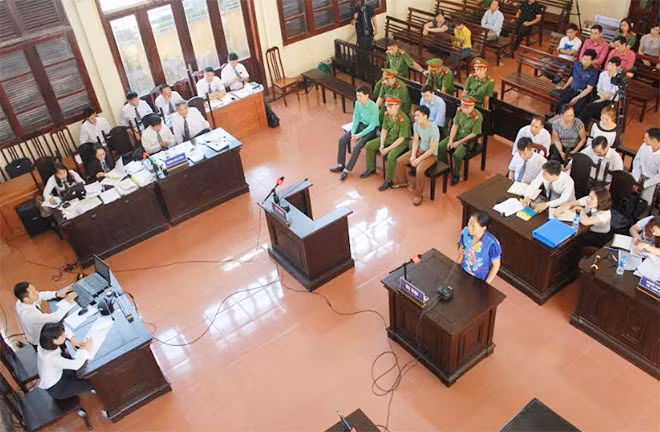 Toàn cảnh phiên tòa ngày 21-5. Toàn cảnh phiên tòa ngày 21-5.