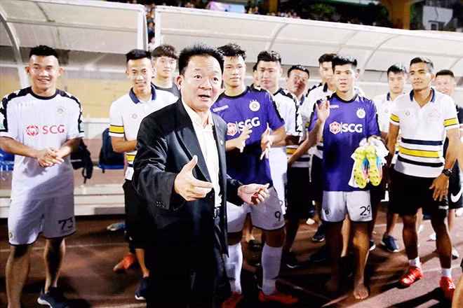 Bầu Hiển đã có 4 chức vô địch V.League với riêng Hà Nội FC. Ảnh: MH. Bầu Hiển đã có 4 chức vô địch V.League với riêng Hà Nội FC. Ảnh: MH.