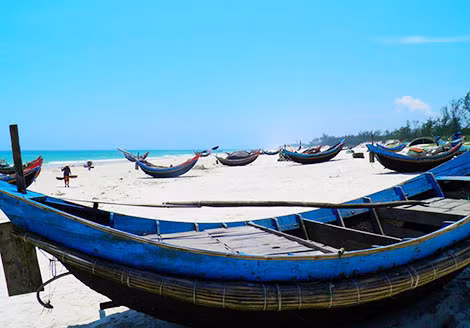 Nhà ở làng biển, về là chạm vào bao vỉa tầng của làng cát hiền hậu.