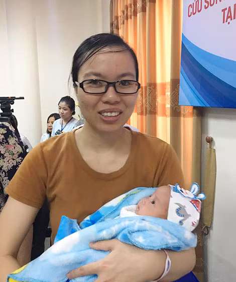 Em bé nặng 500gr. Em bé nặng 500gr.