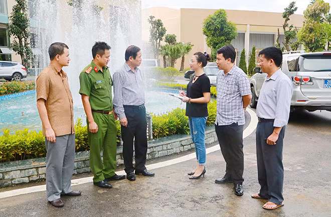 Đại tá Phùng Tiến Triển, Phó Giám đốc Công an tỉnh Sơn La trao đổi với phóng viên về quá trình triển khai chuyên án.