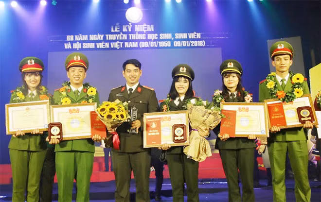 Sinh viên các trường CAND được vinh danh tại buổi lễ .