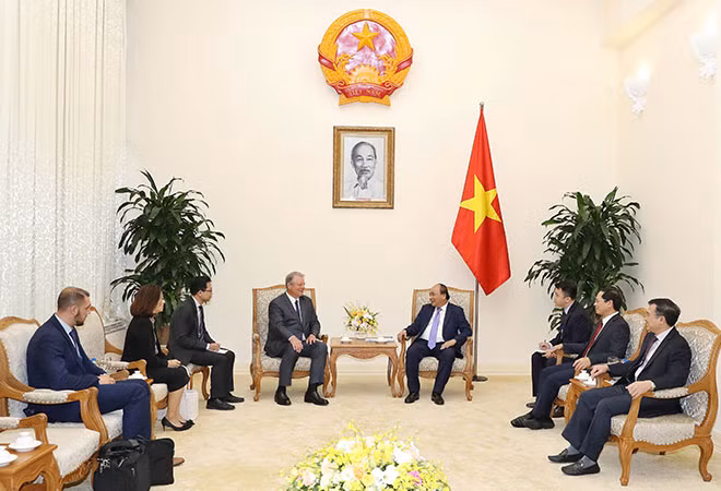 Thủ tướng Nguyễn Xuân Phúc và cựu Phó Tổng thống Hoa Kỳ Al Gore tại buổi tiếp. Ảnh: TTXVN.