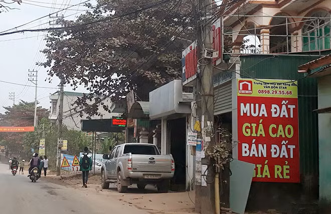 Dịch vụ môi giới đua nhau ăn theo khi thị trường nhà đất trở nên sôi động. Dịch vụ môi giới đua nhau ăn theo khi thị trường nhà đất trở nên sôi động.