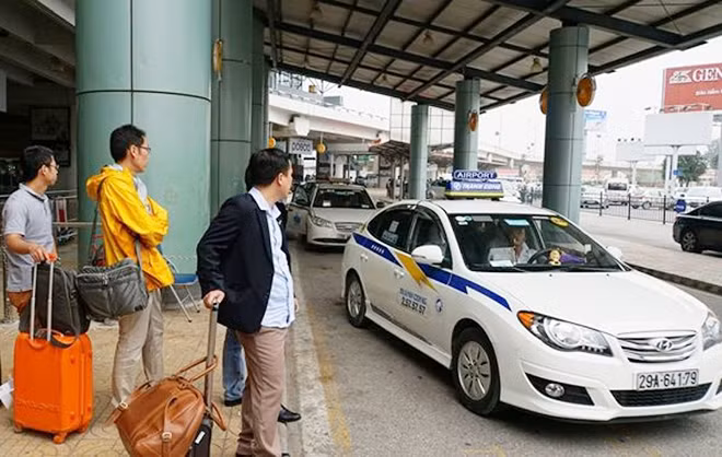 Thứ trưởng Lê Đình Thọ đề nghị các cơ quan liên quan rà soát lại các quy định về vấn đề nhượng quyền khai thác, taxi, xe khách.