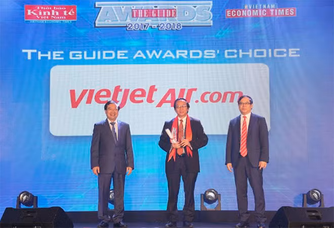 Vietjet vừa tiếp tục được vinh danh “Hãng Hàng không tiên phong” tại Liên hoan các Doanh nghiệp Du lịch toàn quốc lần thứ 19.