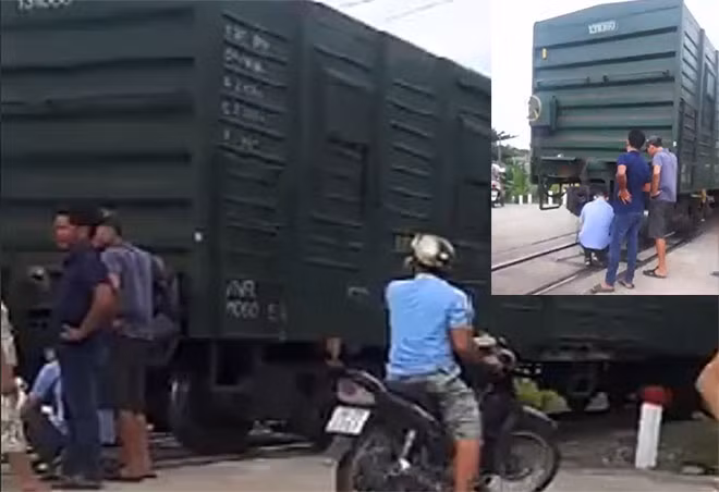 Lực lượng ngành đường sắt khắc phục sự cố trên tàu chờ hàng 2479.