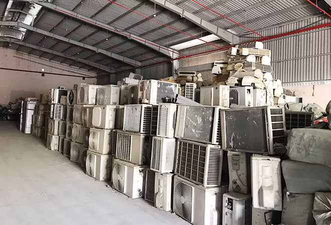 Hàng đã qua sử dụng nhập lậu vào nội địa đã bị cơ quan chức năng bắt giữ.