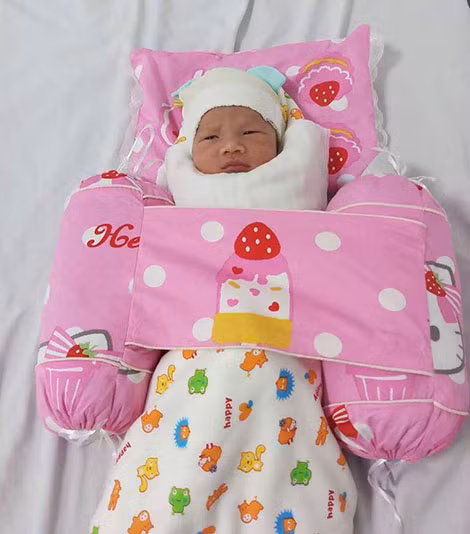 Bé Cốm sinh ra từ người mẹ hôn mê hơn 3 tháng. Bé Cốm sinh ra từ người mẹ hôn mê hơn 3 tháng.