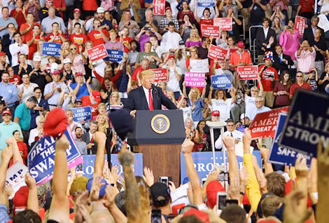 Tuy bất lợi nhưng ông Trump vẫn giành được sự ủng hộ của nhiều cử tri với chính sách của mình. Tuy bất lợi nhưng ông Trump vẫn giành được sự ủng hộ của nhiều cử tri với chính sách của mình.