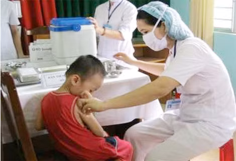 Khám bệnh cho trẻ tại Bệnh viện Trẻ em Hải Phòng.