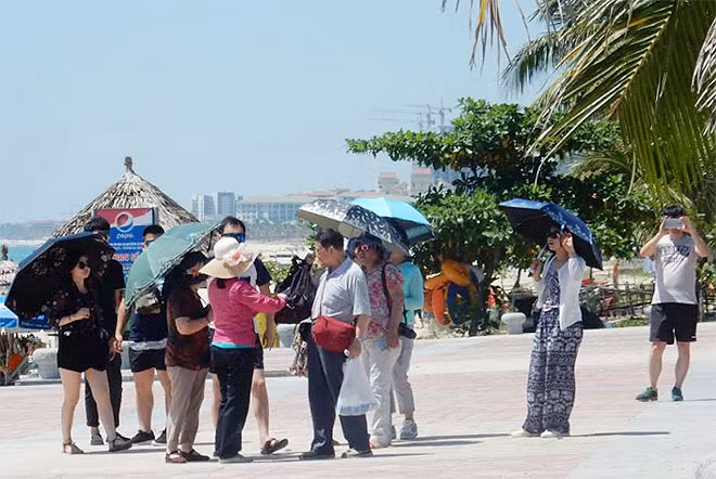 Công an TP Đà Nẵng cũng đã xử lý nhiều vụ đối tượng người nước ngoài vi phạm về nhập cảnh trái mục đích, mượn danh khách du lịch để hoạt động HDVDL chui, xuyên tạc lịch sử. Công an TP Đà Nẵng cũng đã xử lý nhiều vụ đối tượng người nước ngoài vi phạm về nhập cảnh trái mục đích, mượn danh khách du lịch để hoạt động HDVDL chui, xuyên tạc lịch sử.