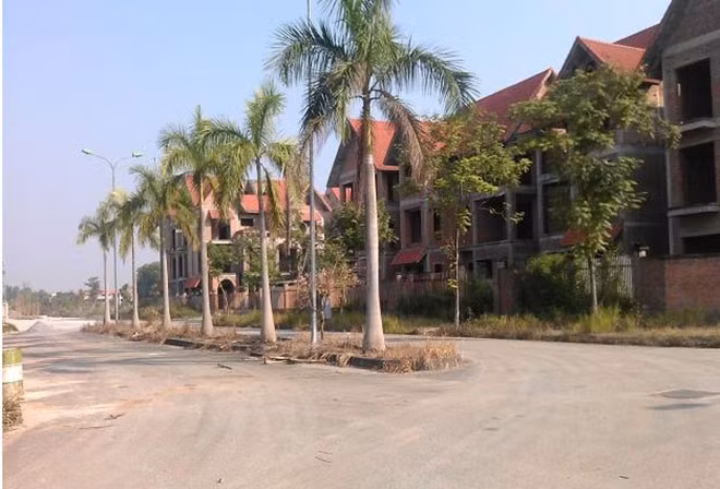 Khu biệt thự xây thô tại dự án Quang Minh do Công ty CP Xây dựng Vinaconex số 2 thực hiện. Ảnh: dantri.com.vn
