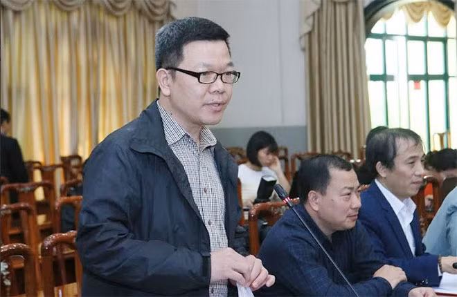 Các đại biểu tham dự cuộc họp phát biểu tham luận ý kiến.