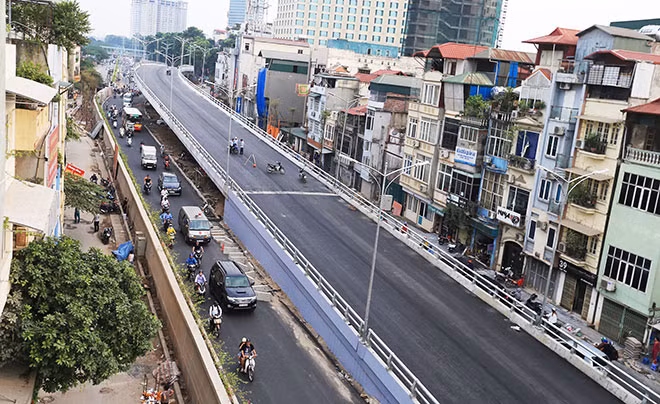 Hà Nội đề nghị thay đê Hữu Hồng đoạn đường Âu Cơ bằng bê tông kết hợp mở rộng đường.
