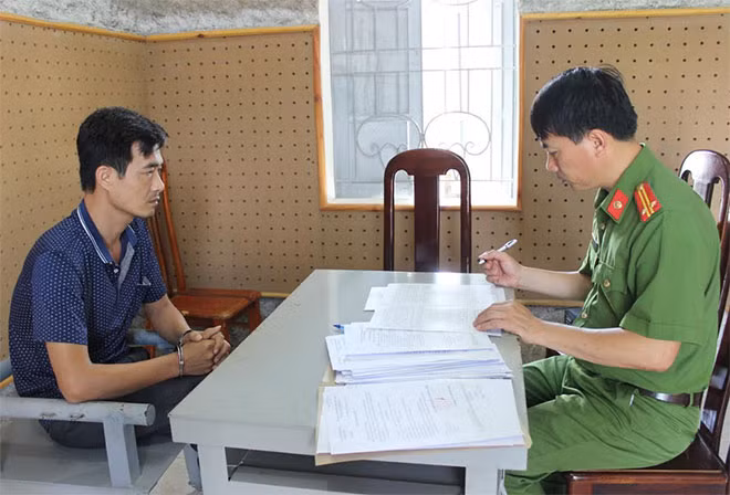 Đối tượng Ngô Văn Ban tại cơ quan Công an. Đối tượng Ngô Văn Ban tại cơ quan Công an.