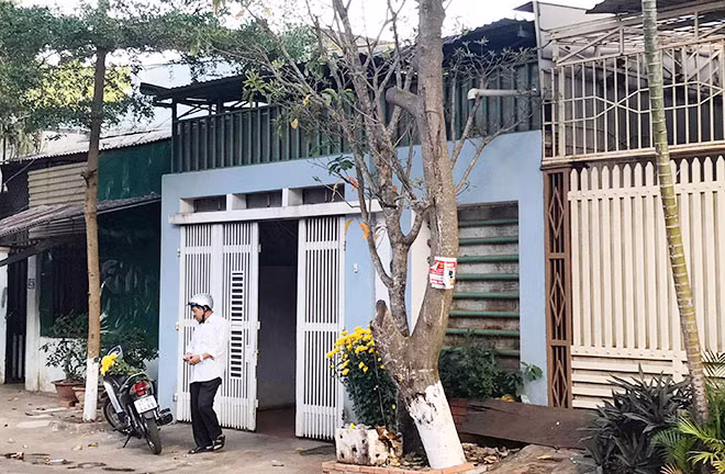Căn nhà (màu xanh) - nơi bắt giữ vụ đánh bạc. Căn nhà (màu xanh) - nơi bắt giữ vụ đánh bạc.