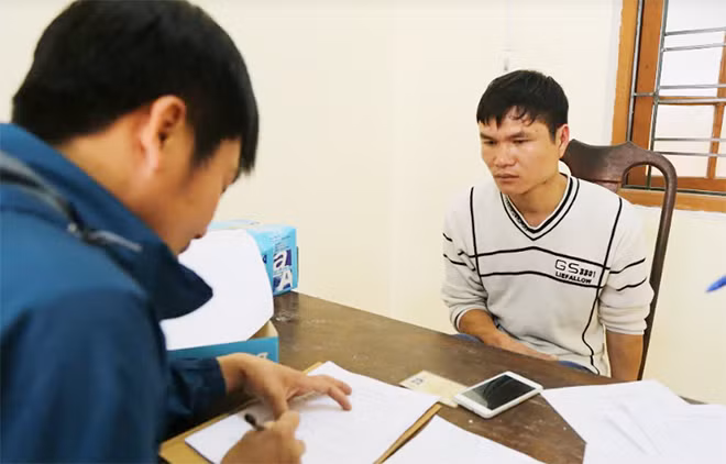 Đối tượng Lý Thiết Thuần tại cơ quan điều tra. Đối tượng Lý Thiết Thuần tại cơ quan điều tra.