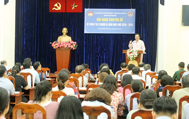 Phát biểu của lãnh đạo Sở GD&ĐT TP Hồ Chí Minh tại Hội nghị công tác chuẩn bị năm học mới 2018 – 2019. Phát biểu của lãnh đạo Sở GD&ĐT TP Hồ Chí Minh tại Hội nghị công tác chuẩn bị năm học mới 2018 – 2019.
