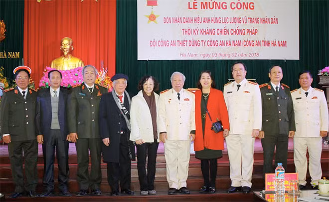 Các đại biểu tại buổi lễ.