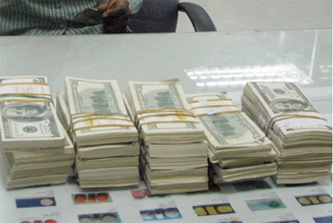 Ảnh minh họa vụ vận chuyển USD trái phép. Ảnh minh họa vụ vận chuyển USD trái phép.