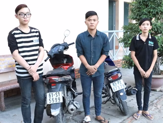 Các đối tượng tại cơ quan Công an.